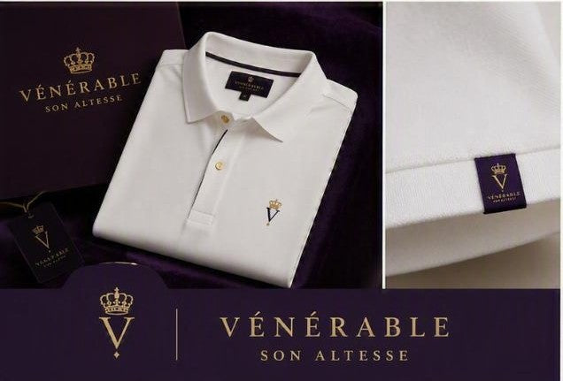 Polo SON ALTESSE – Impérial — présentation du polo blanc et de son écrin violet. Maison VÉNÉRABLE.