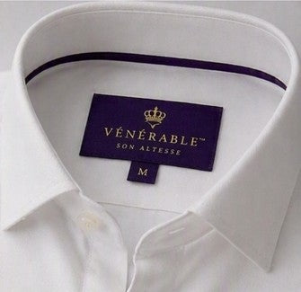 Chemise SON ALTESSE – Édition Exécutive — chemise pliée dans son écrin violet avec étiquette. Maison VÉNÉRABLE.