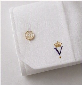 Chemise SON ALTESSE – Édition Exécutive — chemise pliée dans son écrin violet avec étiquette. Maison VÉNÉRABLE.