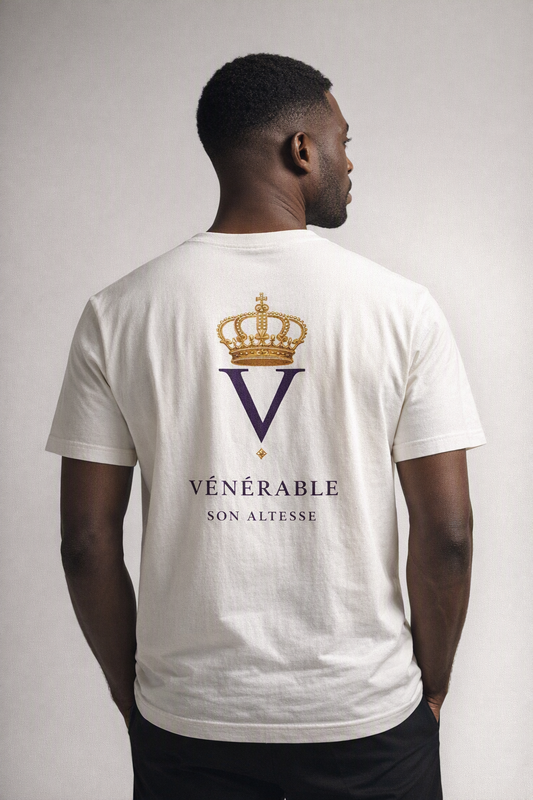 T-shirt logo dos premium coton VÉNÉRABLE SON ALTESSE Édition Royale — porté par un mannequin